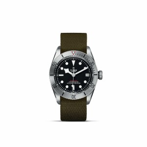 Montre TUDOR Black Bay Steel boîtier en acier 41 mm, bracelet en tissu