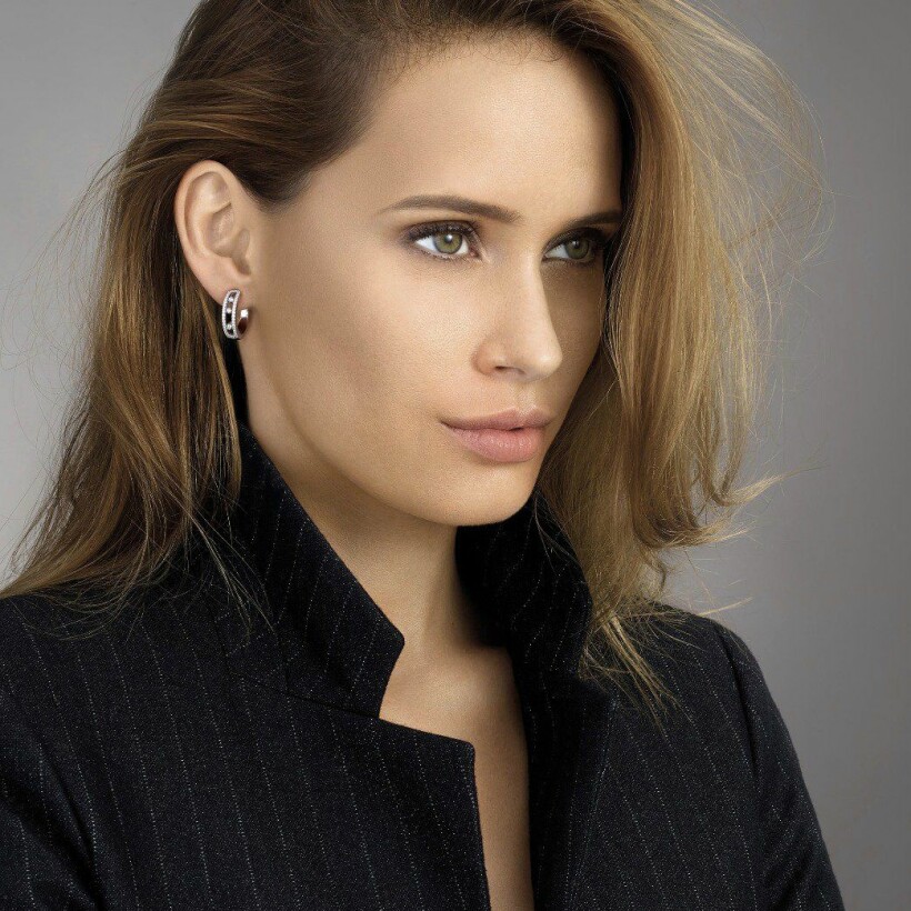 Boucles d'oreilles créoles Messika Move Classique en or blanc et diamants