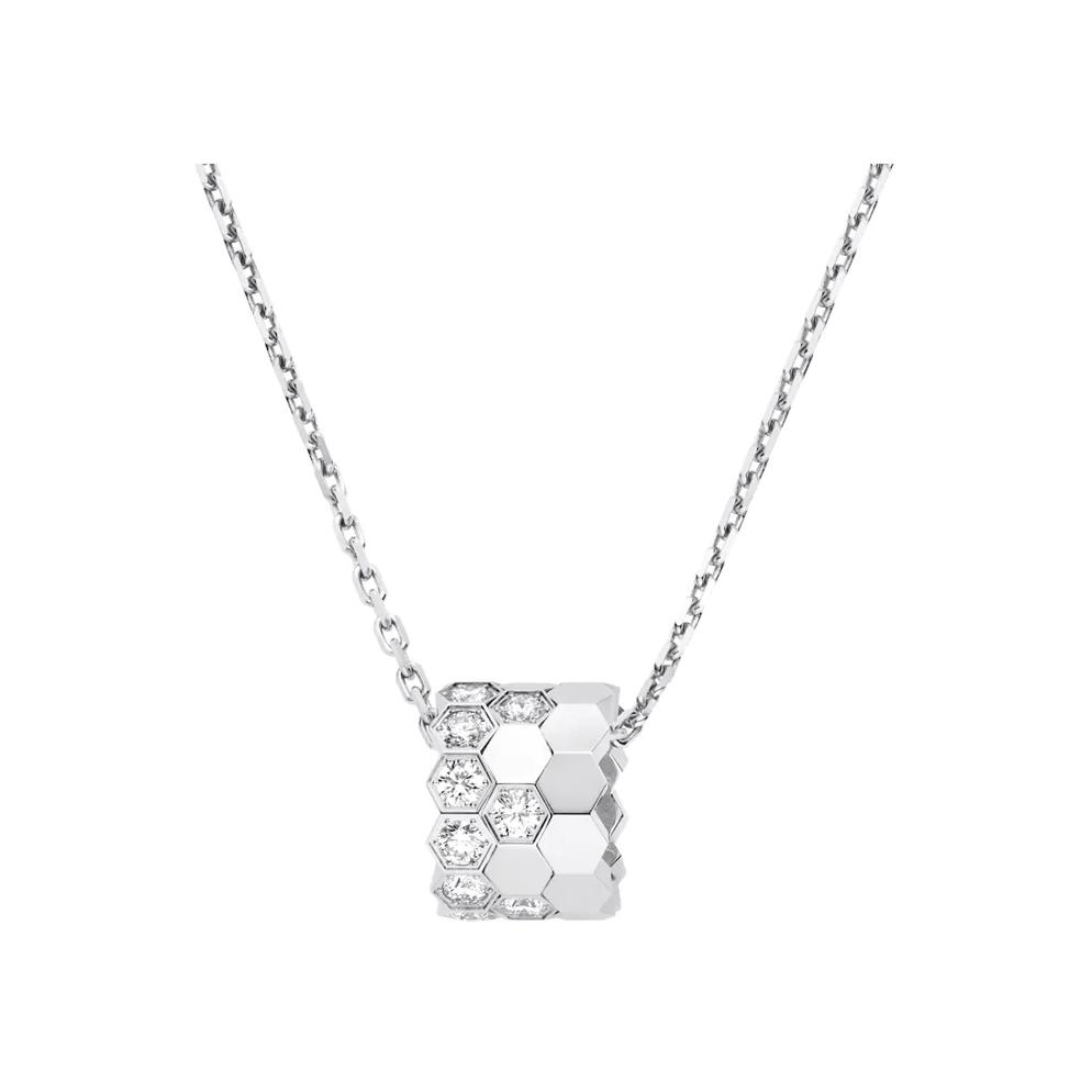 Pendentif Chaumet Bee de Chaumet moyen modèle en or blanc et diamants