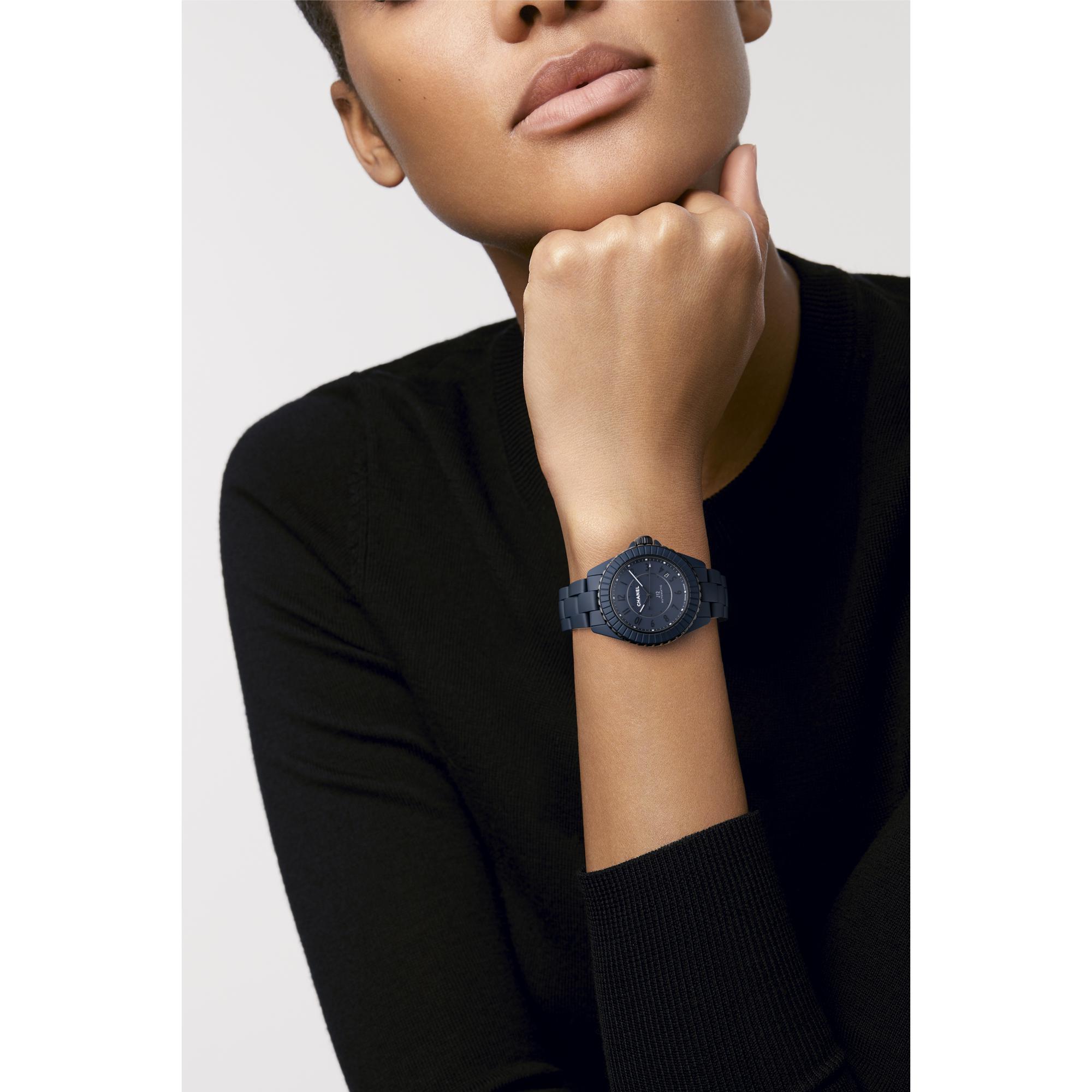 Montre CHANEL J12 Bleu Calibre 12.1, 38mm