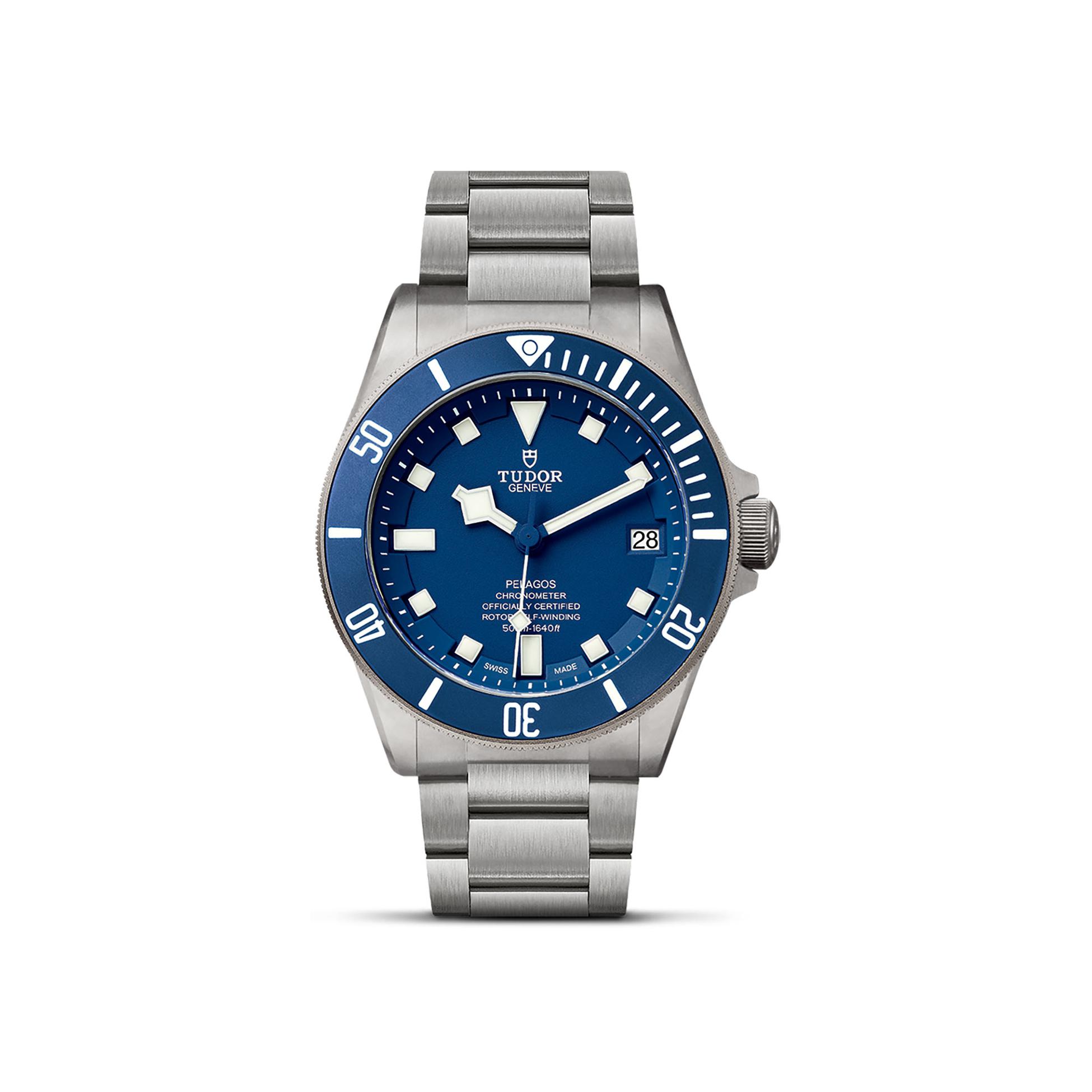 Montre TUDOR Pelagos disque bleu mat en céramique, bracelet en titane