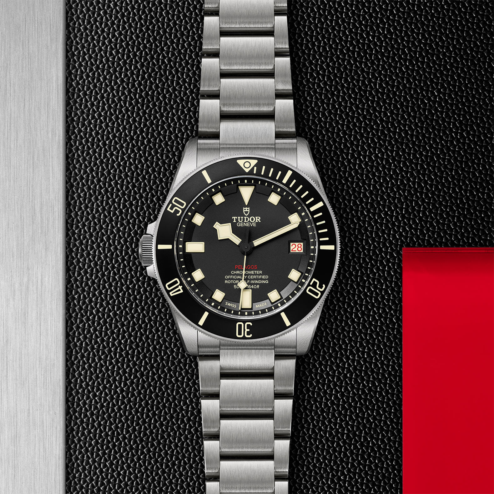 Montre TUDOR Pelagos lhd disque noir mat en céramique, bracelet en titane