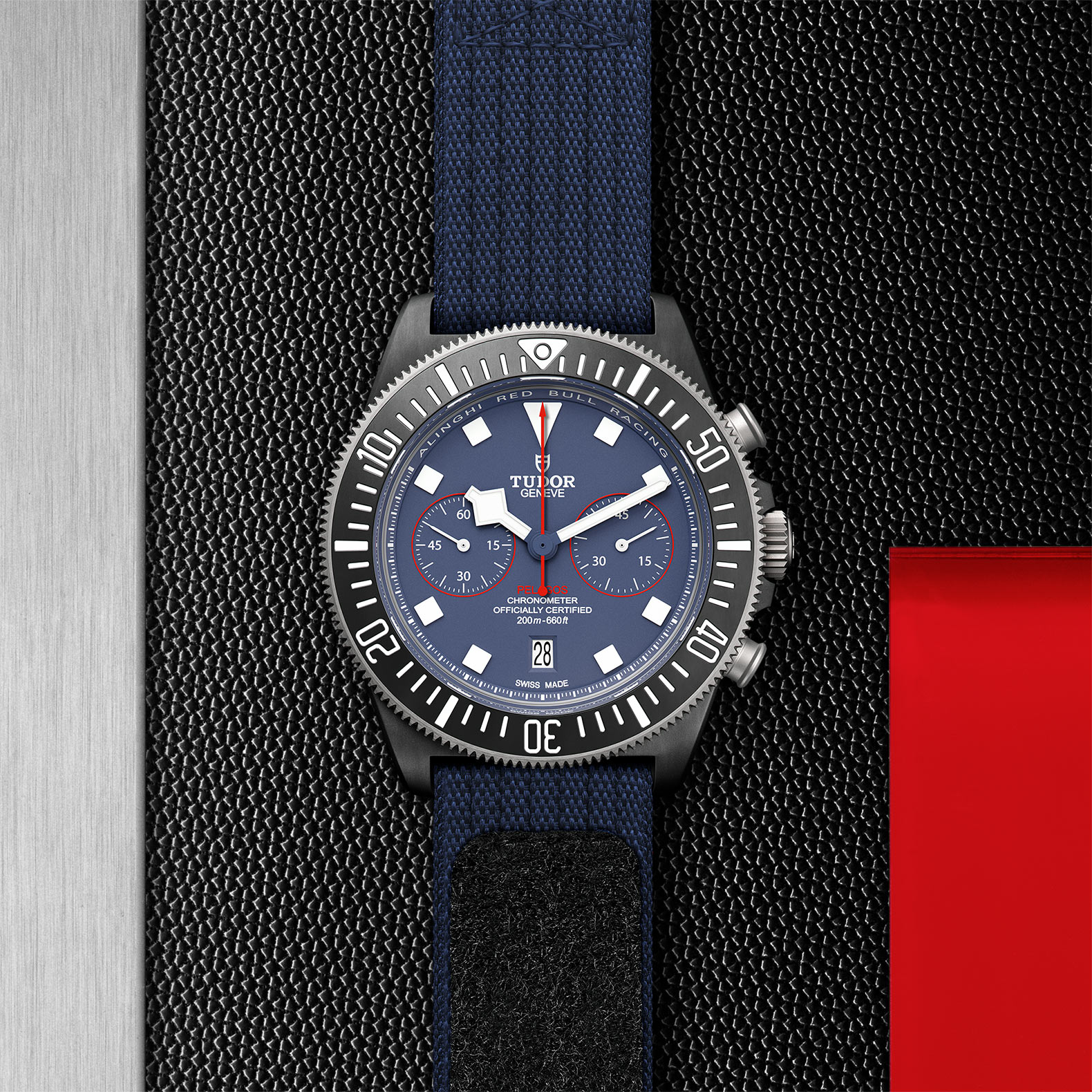 Montre TUDOR Pelagos FXD Chrono lunette en titane avec disque en composite de carbone noir, bracelet en tissu