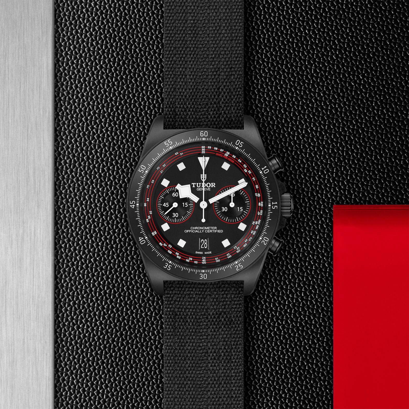 Montre TUDOR Pelagos FXD Chrono, boîtier 43 mm en composite de carbone, bracelet en tissu noir