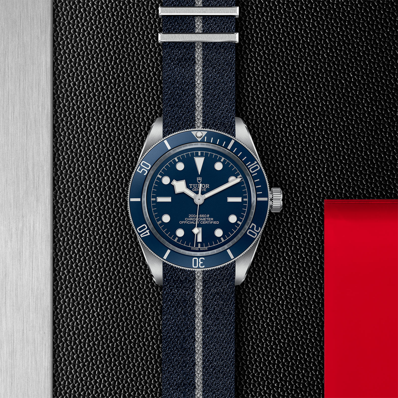 Montre TUDOR Black Bay 58 boîtier en acier 39 mm, bracelet en tissu bleu