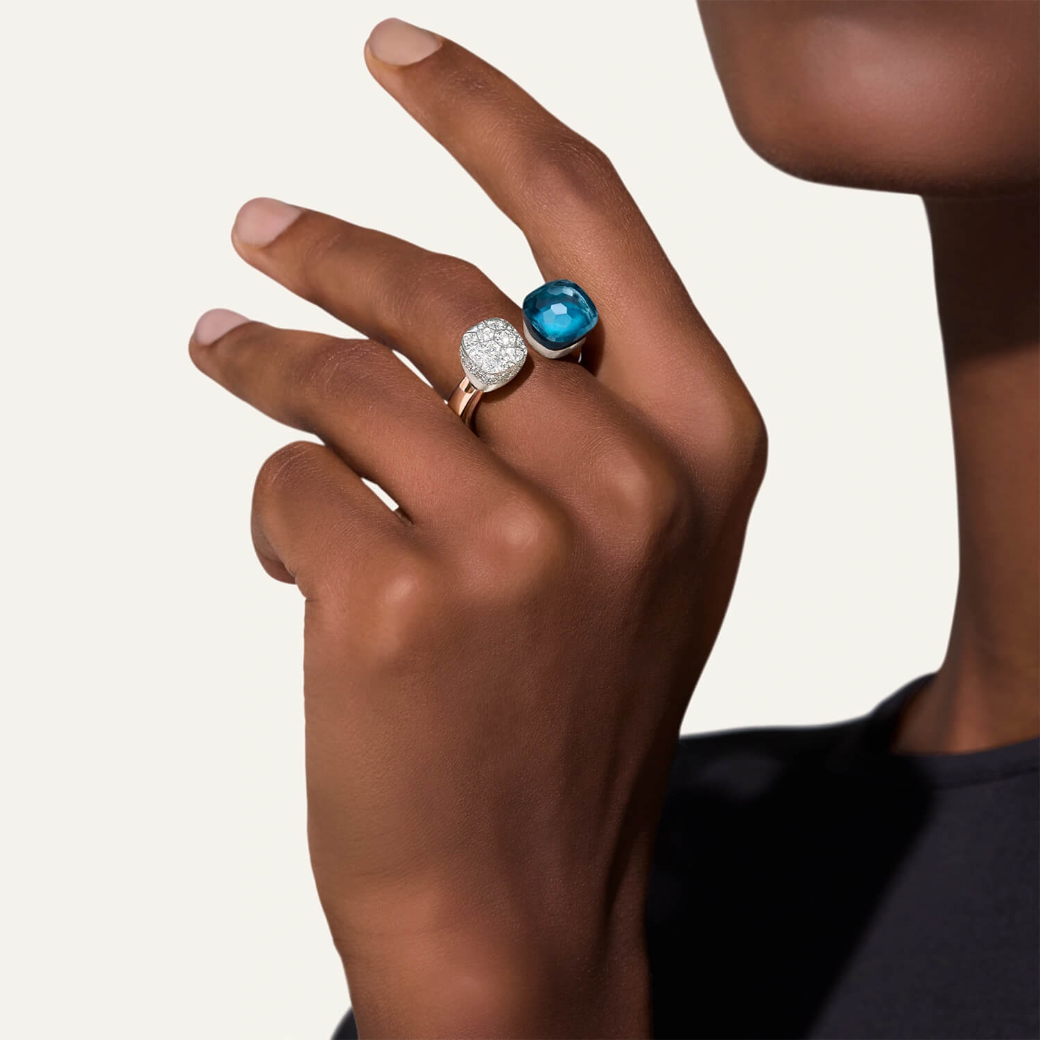 Bague Pomellato Nudo en or rose et blanc, diamants et Topaze Blue London