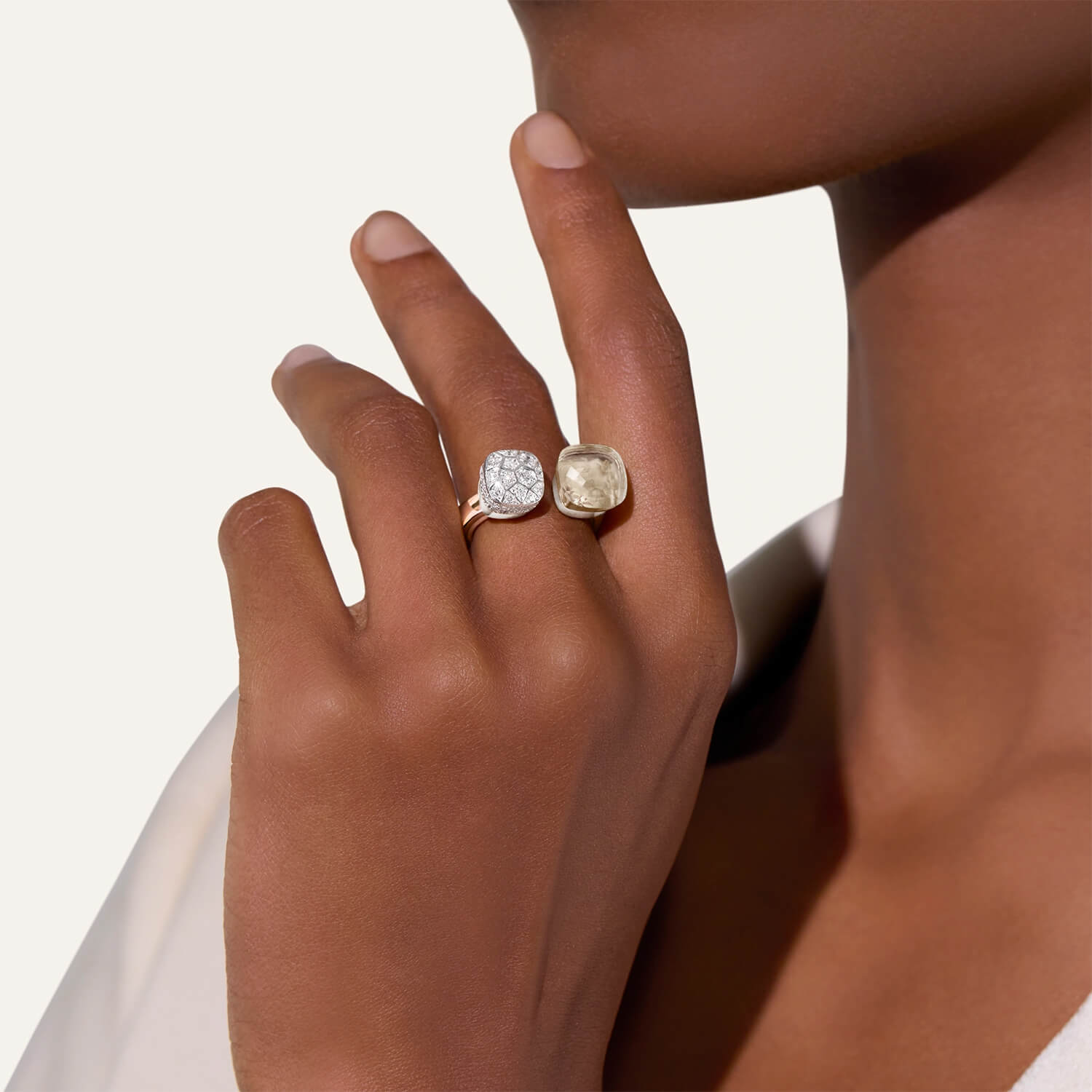 Bague Pomellato Nudo en or rose et blanc, diamants et Topaze Blanche