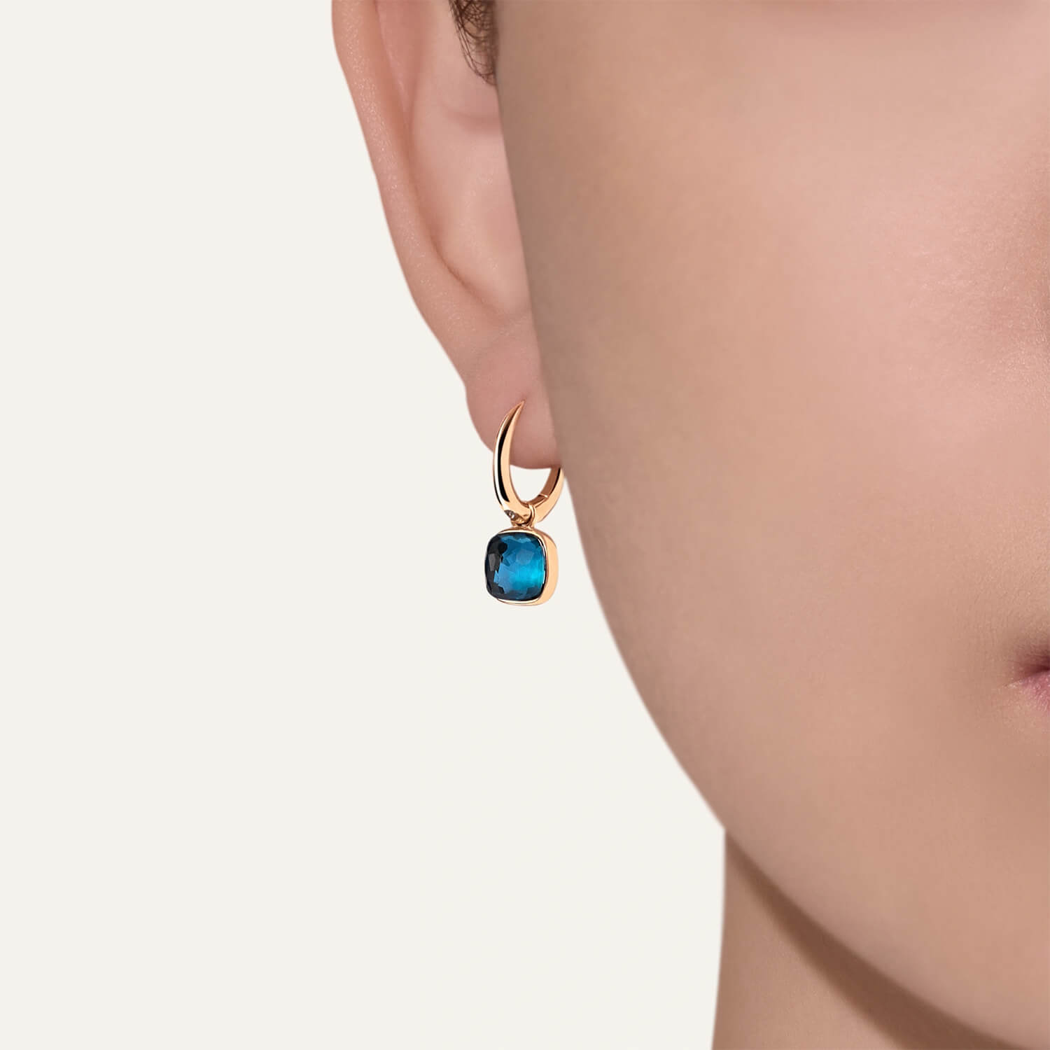 Boucles d'oreilles Pomellato Nudo Mini en or rose et topaze blue London