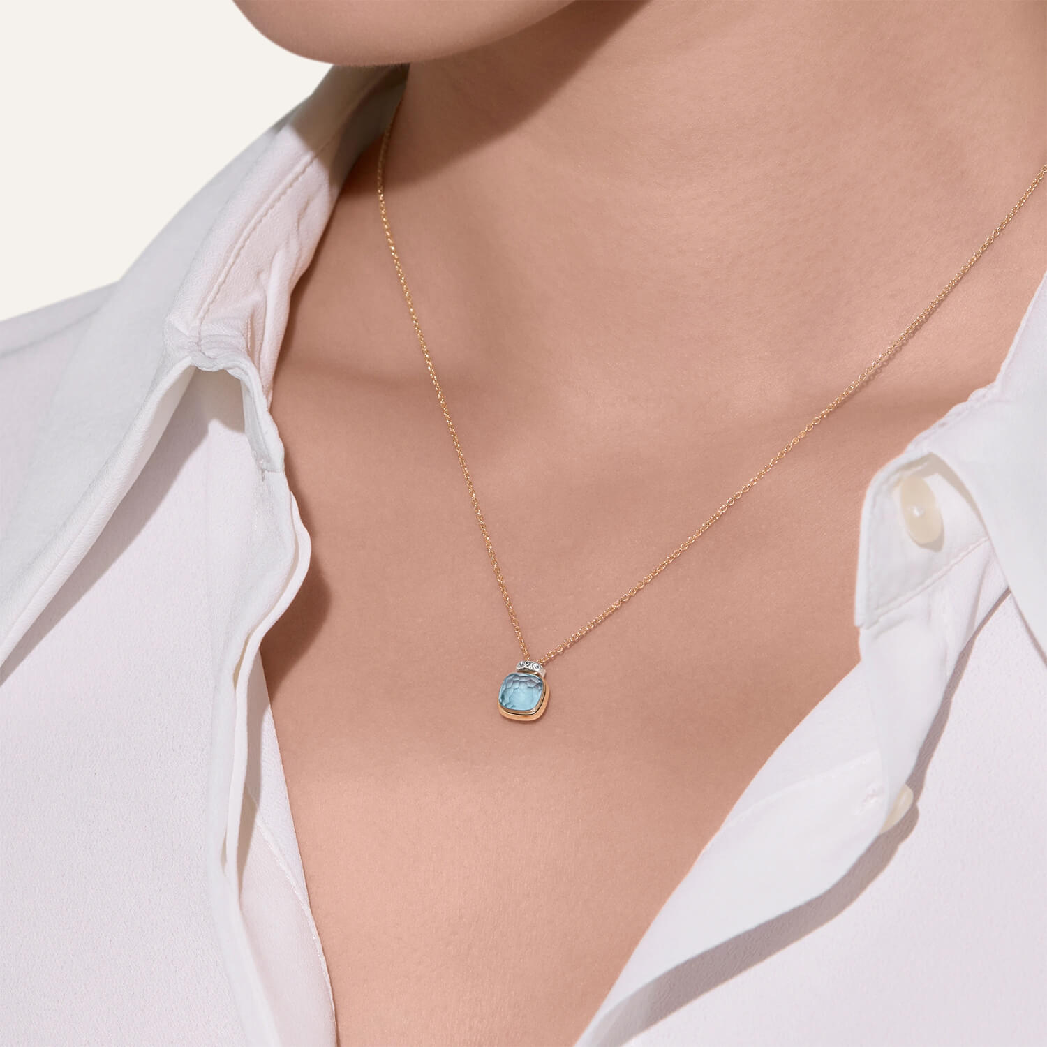 Collier Pomellato Nudo Mini en or rose, or blanc, diamants et topaze bleu ciel