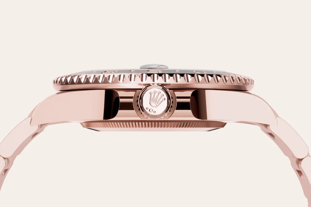 Rolex GMT-Master II in 18 ct Everose gold, M126715CHNR-0002