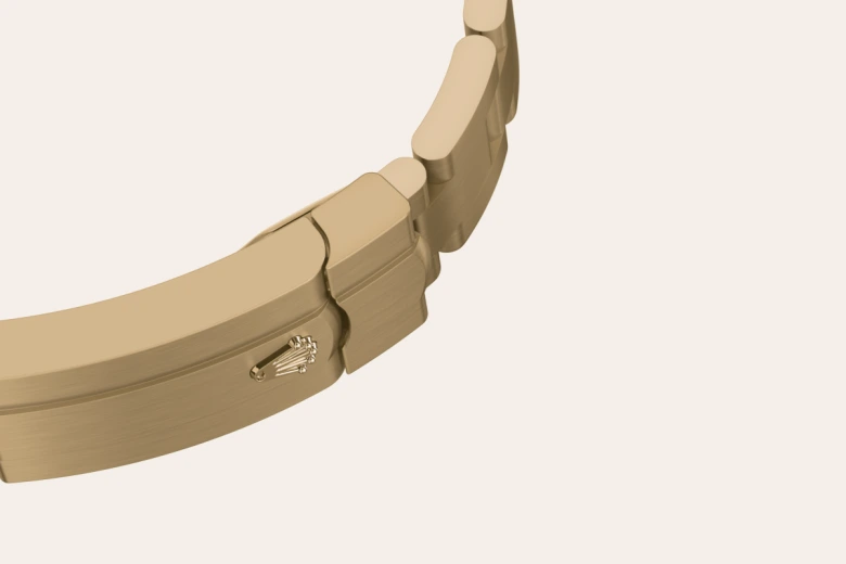 Rolex Oyster Perpetual 28 in 18 ct yellow gold M276208-0002 at Auberi