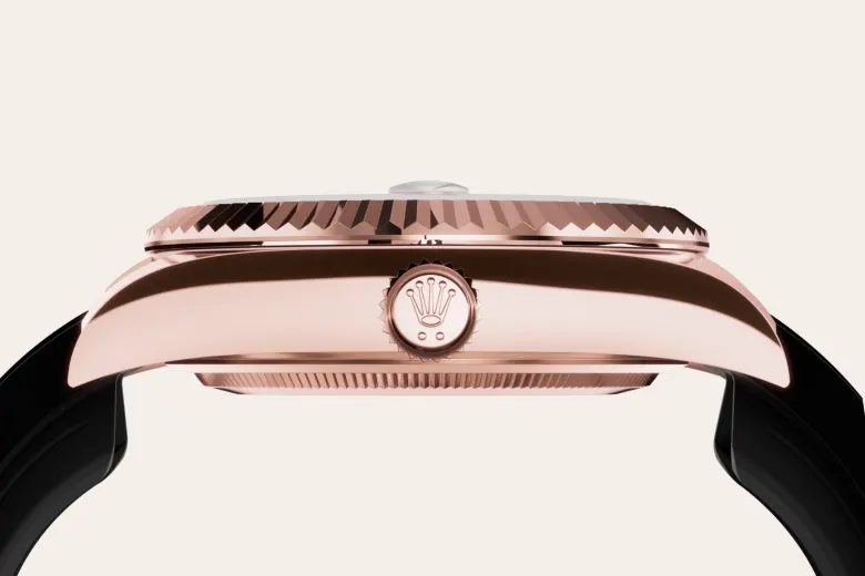 Rolex Sky-Dweller in 18 ct Everose gold M336235-0004 at Dubail