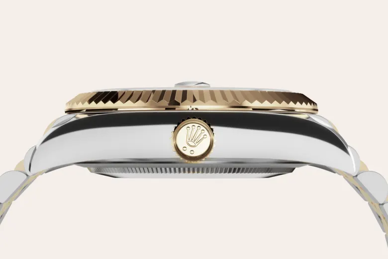 Rolex Sky-Dweller en Rolesor jaune – combinaison d’acier Oystersteel et d’or jaune M336933-0006 chez Ferret