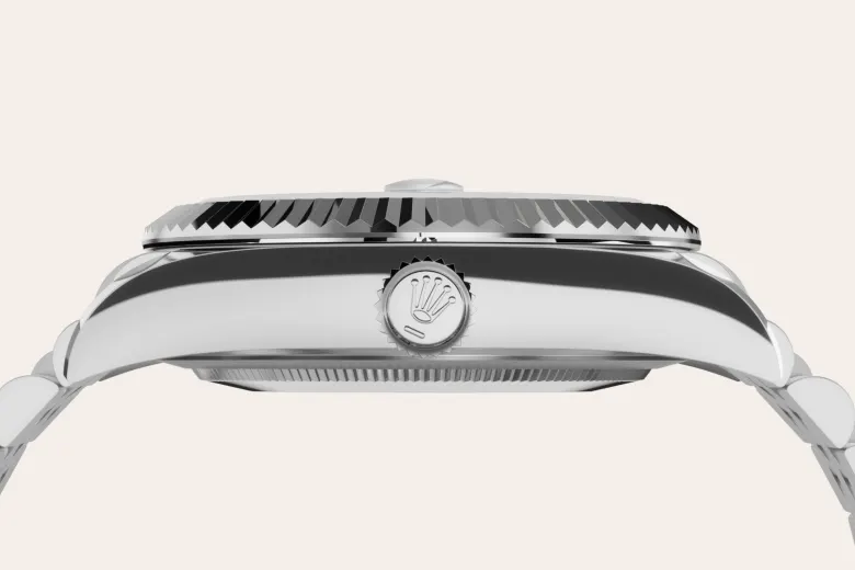 Rolex Sky-Dweller en Rolesor gris – combinaison d’acier Oystersteel et d’or gris M336934-0006 chez Hardy