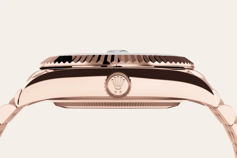 Rolex Sky-Dweller en Or Everose 18 ct M336935-0007 chez Ferret