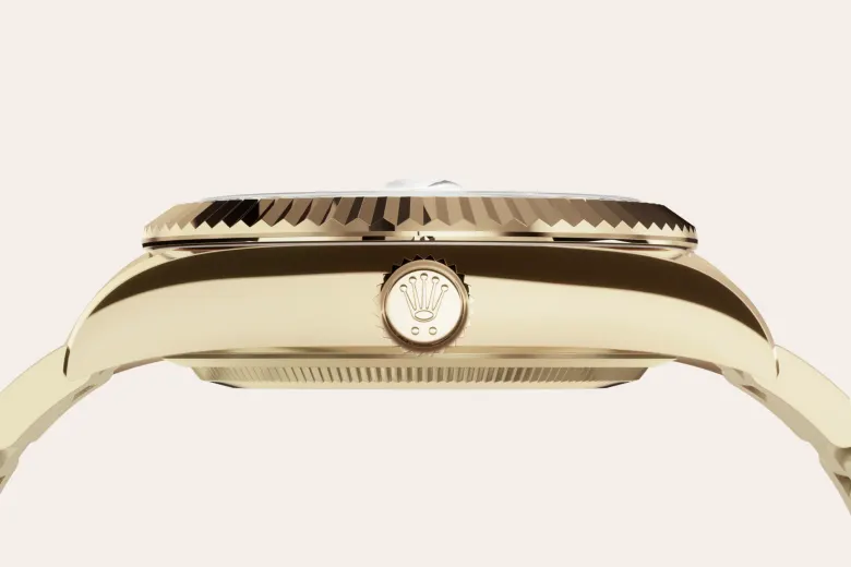 Rolex Sky-Dweller in 18 ct yellow gold M336938-0003 at Dubail