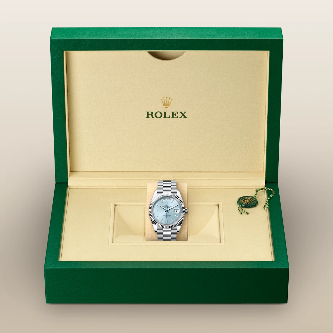 Rolex Day-Date 40 en Platine M228236-0018 chez Veron Roques