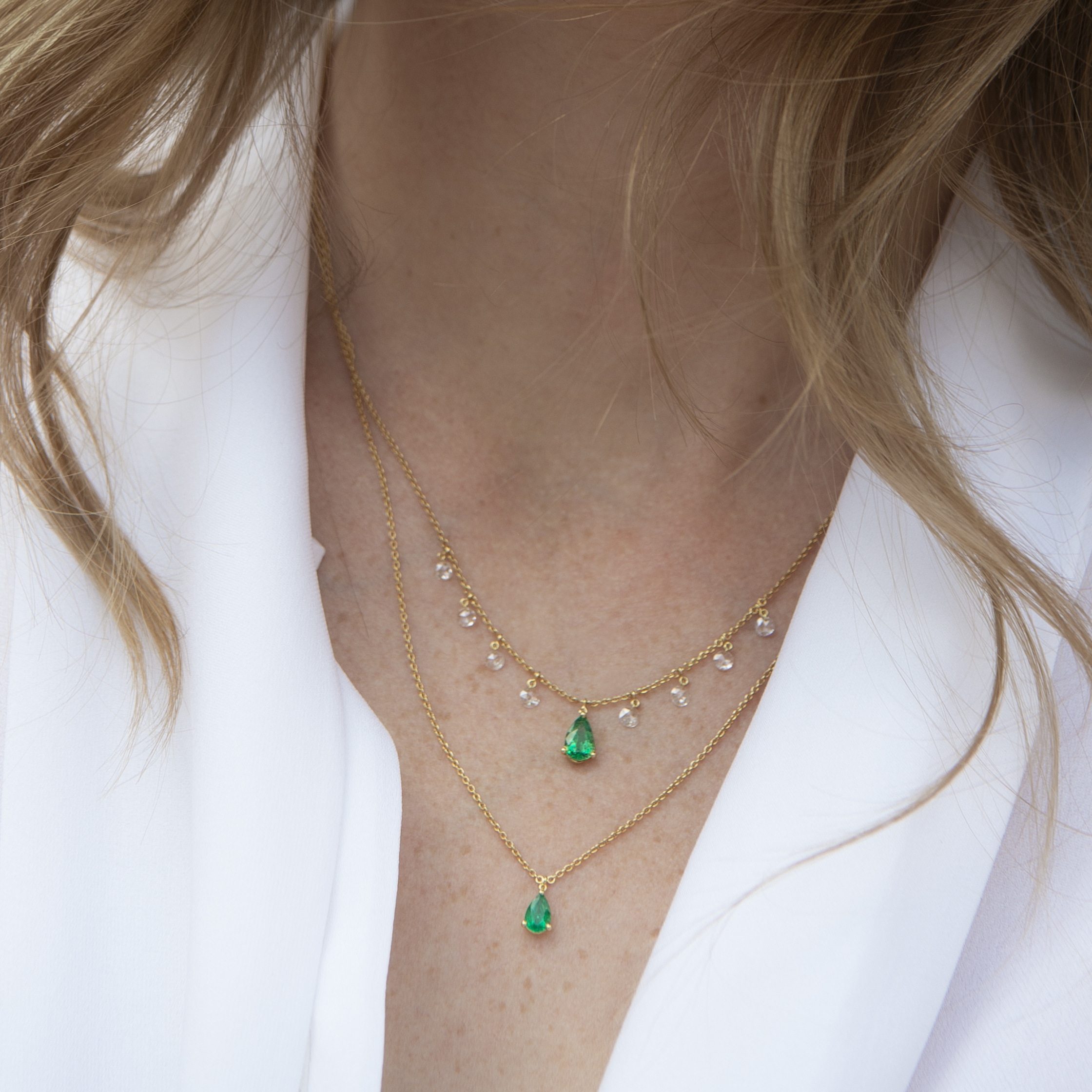 Collier Raynal Rose de Provence or jaune Emeraudes Diamants