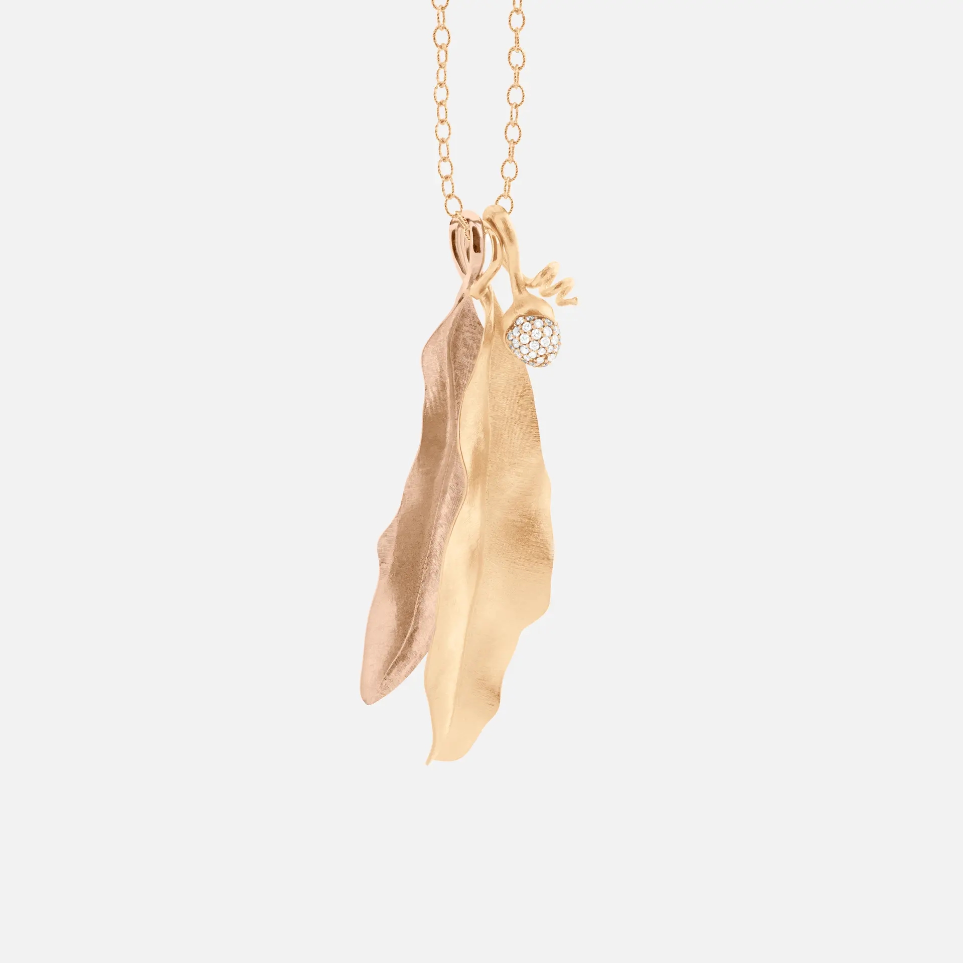 Pendentif or rose feuille