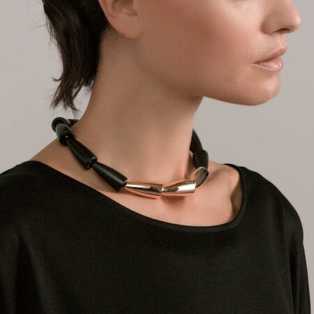 Collier Vhernier Calla en or rose et bois