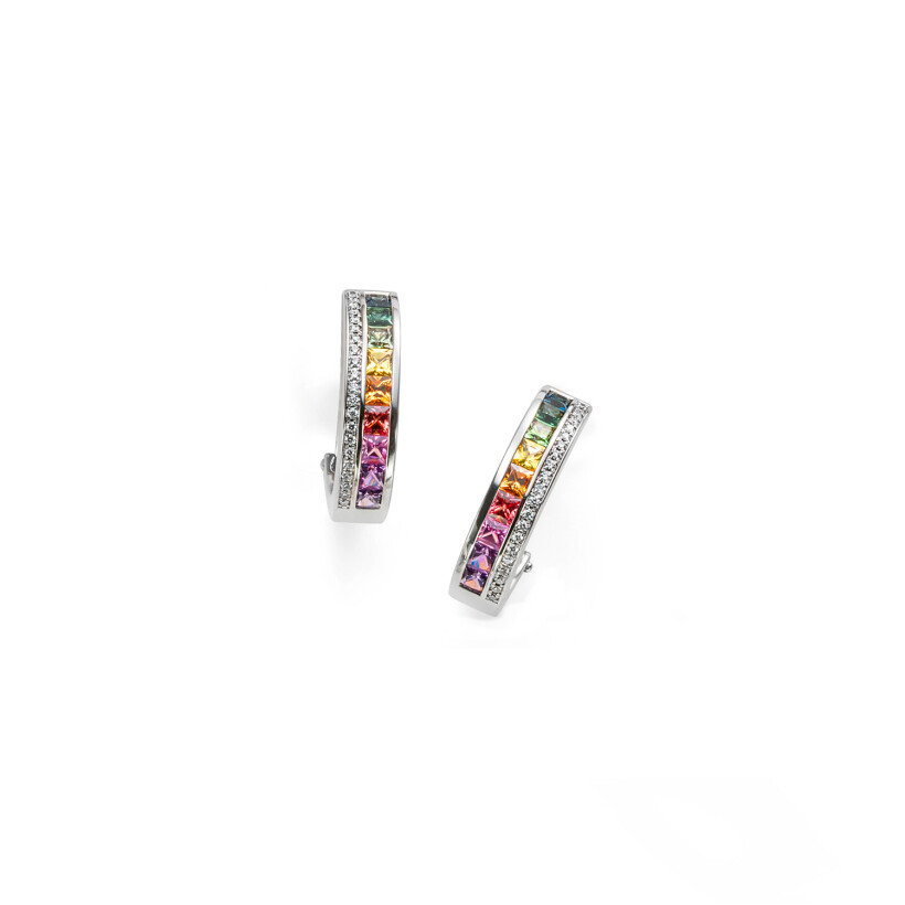 Boucles d'oreille Rainbow or blanc, saphirs chauffés multicolores 2.5 mm taille princesse, 1 rang de diamants
