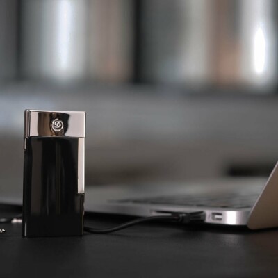 Briquet S.T. Dupont E-Slim noir-chrome