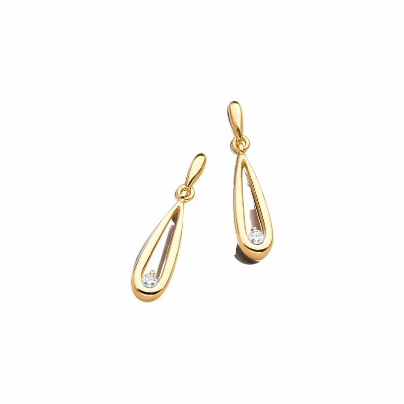 Boucles d'oreilles pendantes en or jaune et diamants de 0.07ct