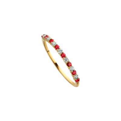 Alliance en or jaune, rubis et diamants de 0.11ct