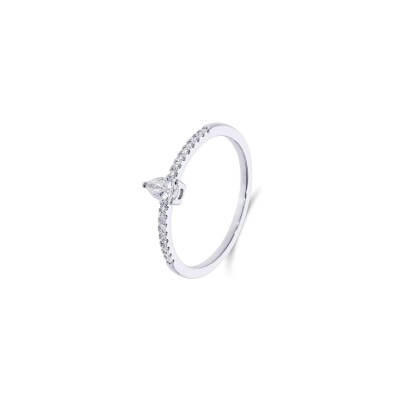 Solitaire en or blanc et diamants