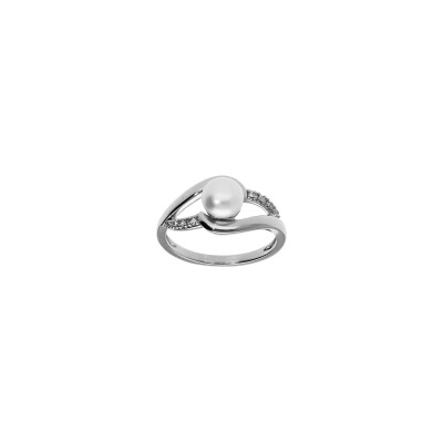 Bague en argent, perle d'eau douce et oxydes de zirconium