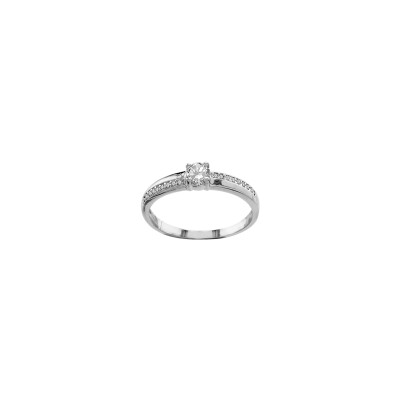 Bague style solitaire en argent rhodié et oxydes de zirconium