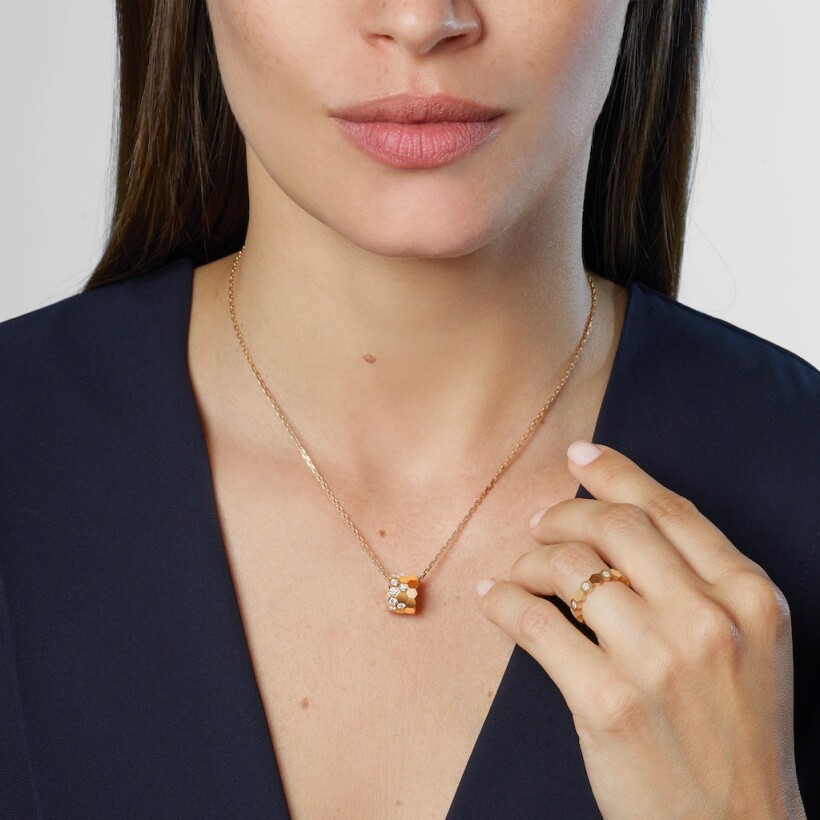 Chaumet Bee my love pendant, medum size, rose gold and diamonds