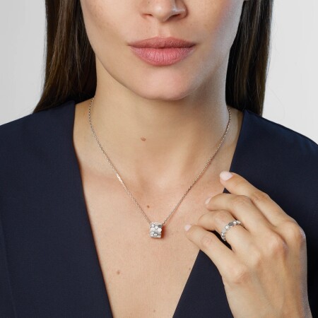 Chaumet Bee my love pendant, medum size, white gold and diamonds