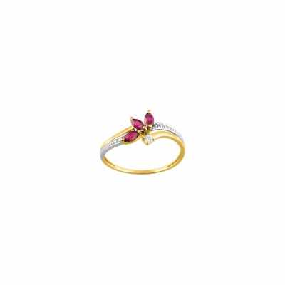 Bague en or jaune, rhodium, rubis et oxydes de zirconium