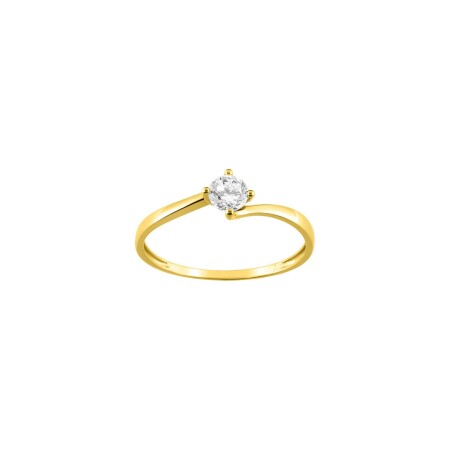 Bague en or jaune et oxyde de zirconium