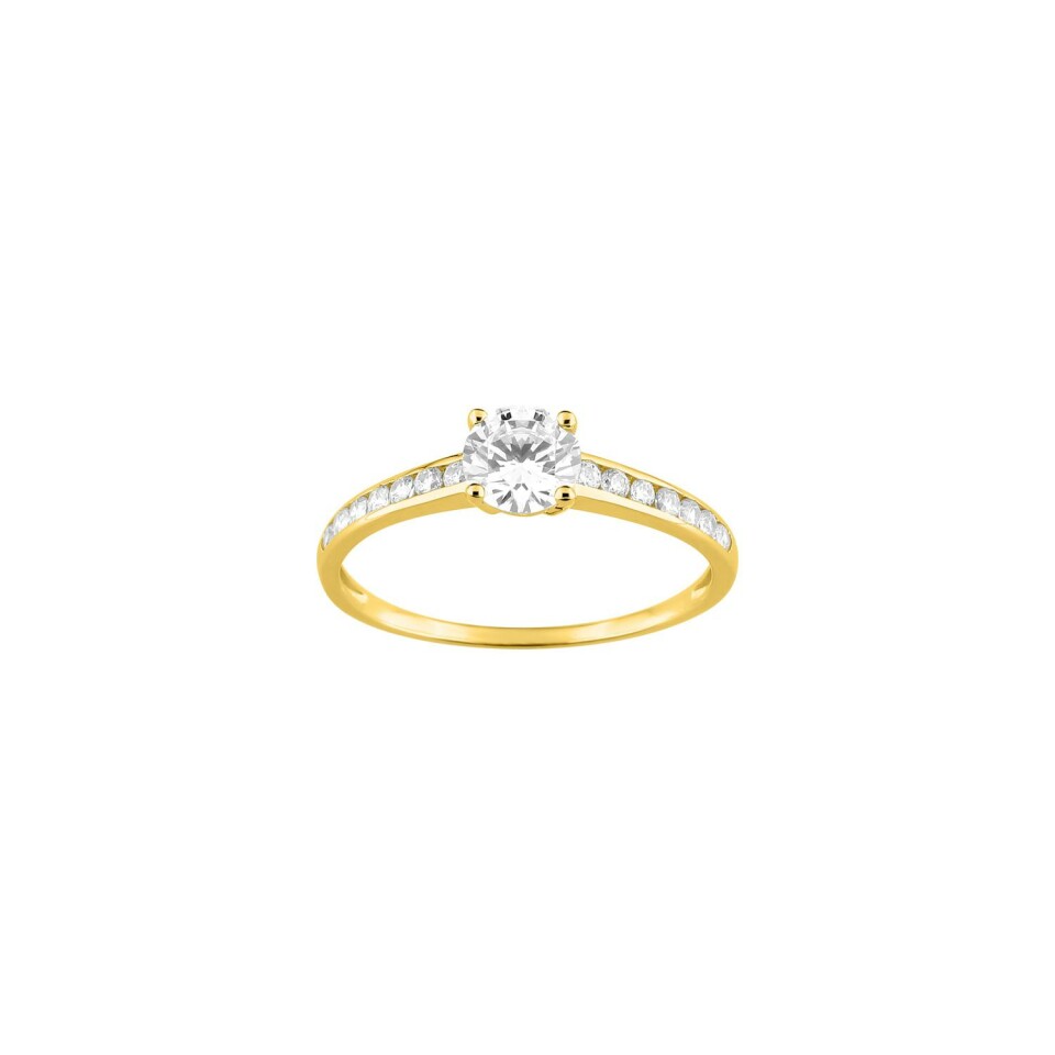 Bague en or jaune et oxyde de zirconium