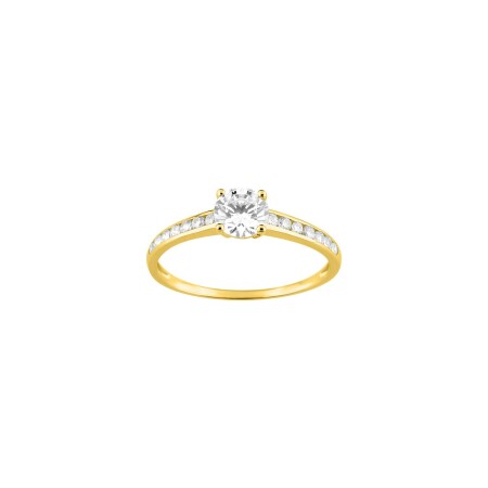 Bague en or jaune et oxyde de zirconium