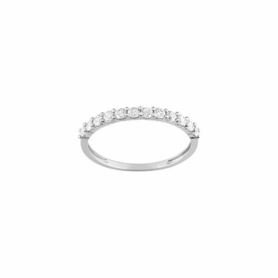 Bague en or blanc et oxydes de zirconium