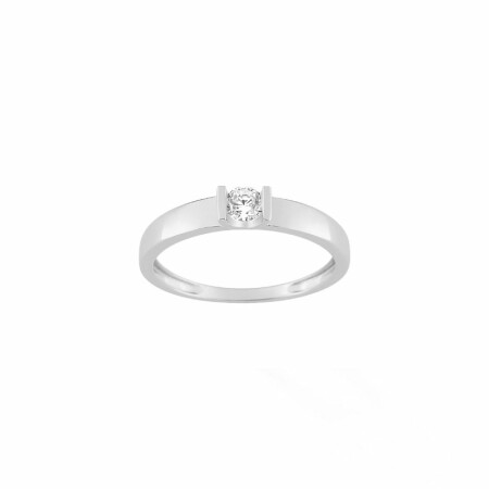 Bague en or blanc et oxyde de zirconium