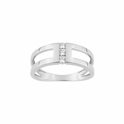 Bague en or blanc et oxydes de zirconium