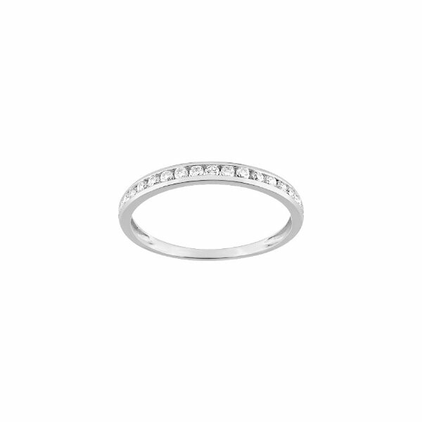 Bague en or blanc et oxydes de zirconium