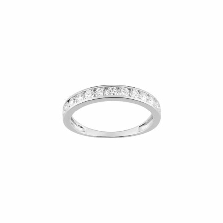 Bague en or blanc et oxydes de zirconium