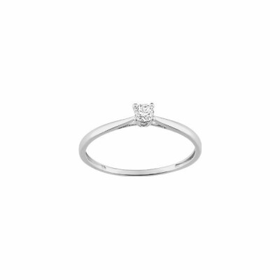 Bague en or blanc et oxyde de zirconium