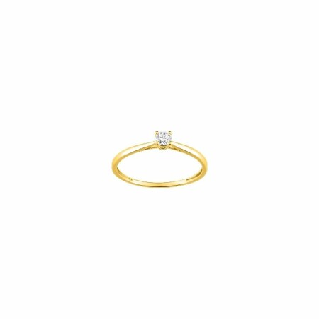 Bague en or jaune et oxydes de zirconium