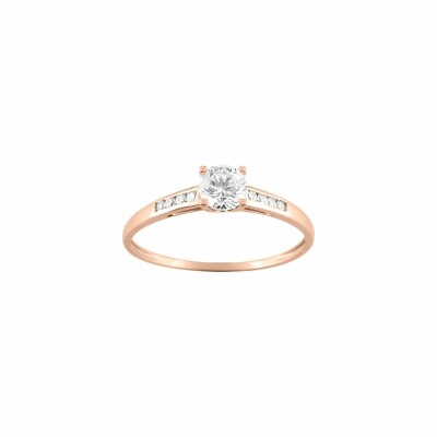 Solitaire accompagné en or rose et oxydes de zirconium