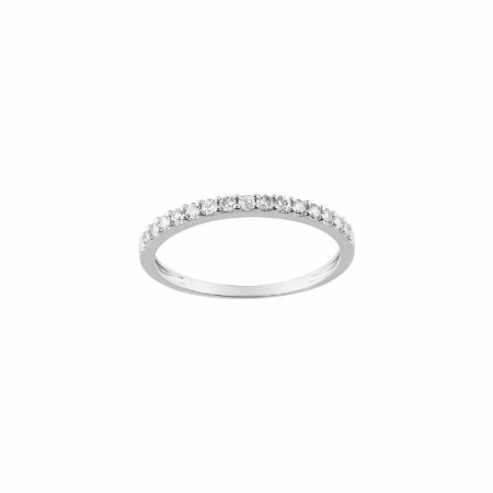 Bague en or blanc et oxydes de zirconium