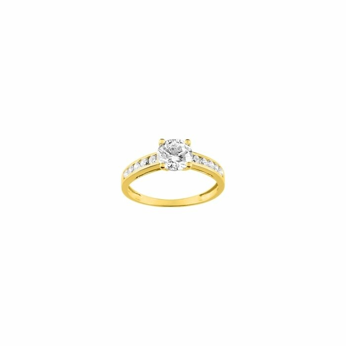 Bague en or jaune et oxydes de zirconium