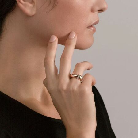 Vhernier Calla Media ring, pink gold and diamonds