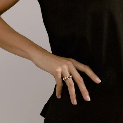 Vhernier Calla Media ring, pink gold and diamonds