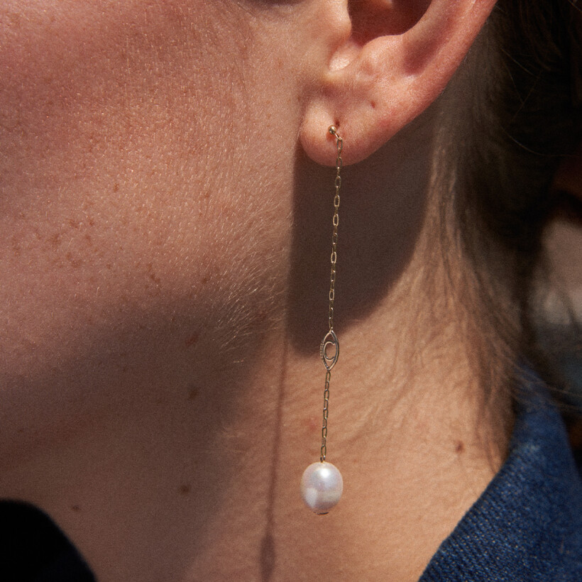 Mono boucle d'oreille Charlet Origines en or jaune et perle d'eau douce